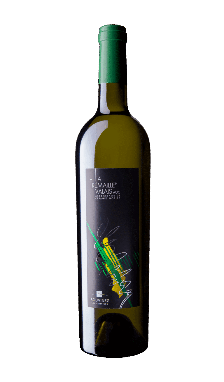 Flasche Weißwein Rouvinez La Trémaille Valais AOC mit grüner Kapsel vor weißem Hintergrund